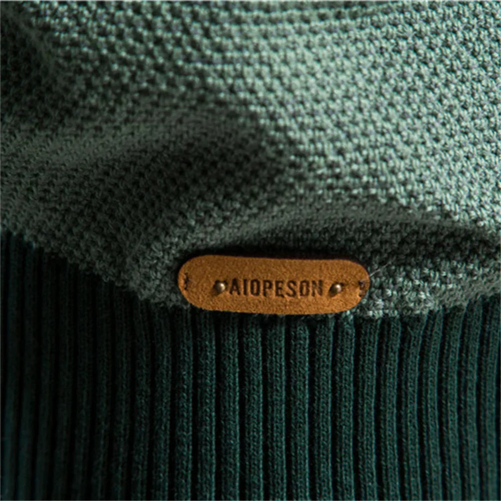Men's Classic Crew Neck Knitted Jumper for Autumn Layering